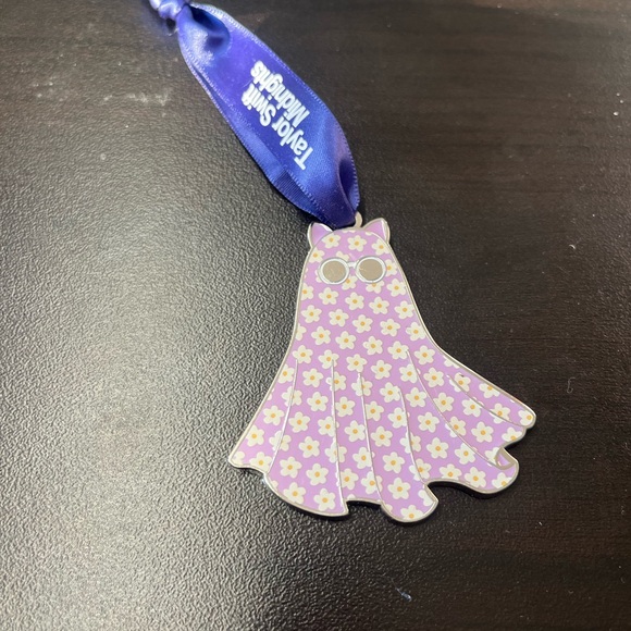 Taylor Swift Purple Ghost #II ornament box NOT included - Picture 4 of 8